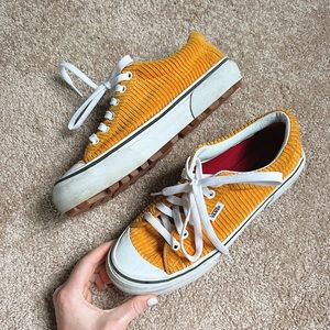 Good as new- corduroy sneakers